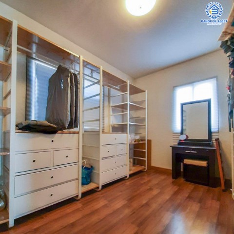 *****บ้านเดี่ยวมือสองย่านนนทบุรี ม.เวอรีเดียน ราชพฤกษ์ หลังมุม เนื้อที่กว้าง 51 ตร.ว. ฟังก์ชัน 4 ห้องนอน 4 ห้องน้ำ ที่จอดรถ 2 คัน บ้านเดี่ยวสไตล์โฮมออฟฟิศ ต่อเติมครบมีห้องประชุมแบบเก็บเสียง บนสุดยอดทำเล เพียง 2 นาทีถึงรถไฟฟ้าสายสีม่วง "สถานีบางรักน้อยท่าอิฐ" ใกล้จุดขึ้นทางด่วน "งามวงศ์วาน"